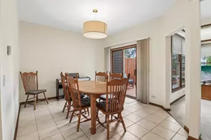 955 Heathrow Ln, Naperville, IL 60540 - Photo 9