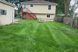420 Robinhood Dr, Aurora, IL 60505 - Photo 9