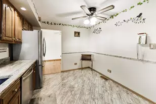 10532 S Sun Valley Ct, Palos Hills, IL 60465 - Photo 13