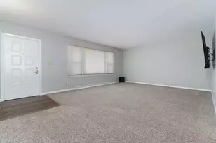 16 Woodruff Dr, Bloomington, IL 61701 - Photo 9