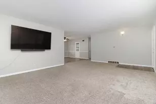 16 Woodruff Dr, Bloomington, IL 61701 - Photo 5