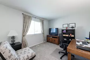 2901 Harrisburg Ct, Lindenhurst, IL 60046 - Photo 27