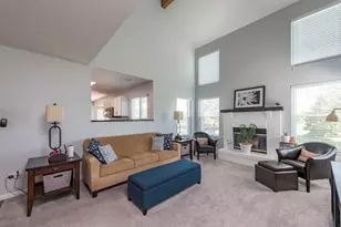 2901 Harrisburg Ct, Lindenhurst, IL 60046 - Photo 7