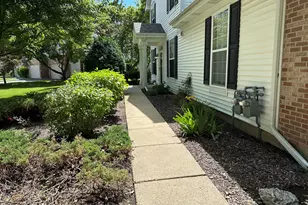 878 Stuarts Dr, Saint Charles, IL 60174 - Photo 3