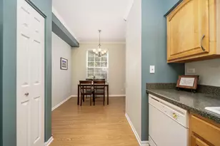 878 Stuarts Dr, Saint Charles, IL 60174 - Photo 9