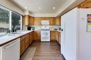 289 Barclay Dr, Glendale Heights, IL 60139 - Photo 7