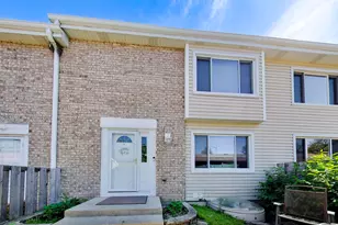 289 Barclay Dr, Glendale Heights, IL 60139 - Photo 1