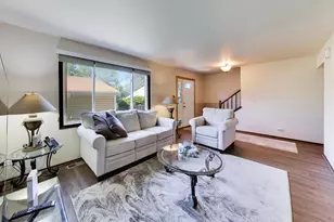 289 Barclay Dr, Glendale Heights, IL 60139 - Photo 5
