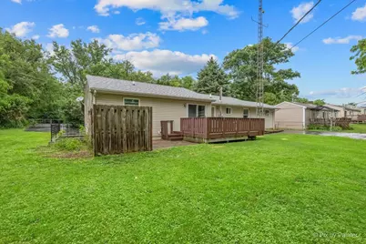 9011 W Sunset Drive, Wonder Lake, IL 60097 - Photo 3