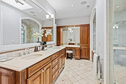 1852 W Wellington Avenue, Chicago, IL 60657 - Photo 23