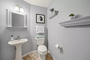 1 Maple Tree Ct, Elmhurst, IL 60126 - Photo 11