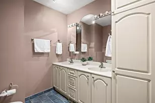 1 Maple Tree Ct, Elmhurst, IL 60126 - Photo 15