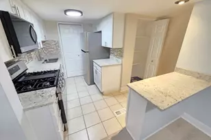 1950 Kenilworth Cir, Hoffman Estates, IL 60169 - Photo 17