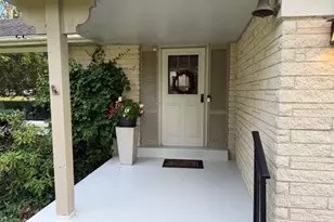 16 Falkirk Rd, Hawthorn Woods, IL 60047 - Photo 3