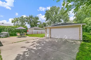 117 S Erie St, Wheaton, IL 60187 - Photo 23