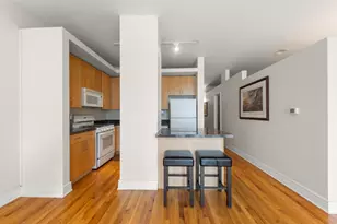 212 W Washington Ave, Chicago, IL 60606 - Photo 9