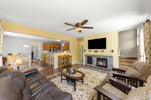 200 Brompton Ct, Oswego, IL 60543 - Photo 7