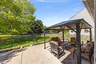 200 Brompton Ct, Oswego, IL 60543 - Photo 25