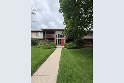 801 Garden Circle #6, Streamwood, IL 60107 - Photo 1