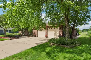 308 S Knollwood Dr, Schaumburg, IL 60193 - Photo 3