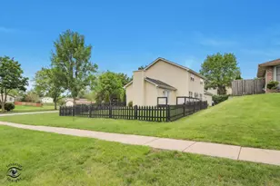 8348 Adbeth Ave, Woodridge, IL 60517 - Photo 5