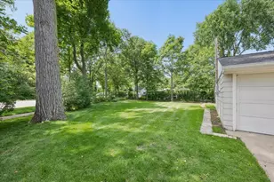 900 Isabella St, Wilmette, IL 60091 - Photo 3