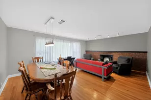 7941 Karlov Ave, Skokie, IL 60076 - Photo 17