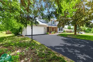 1585 Marshfield Dr, Rockford, IL 61107 - Photo 3