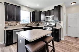 503 Sutton St, Yorkville, IL 60560 - Photo 9