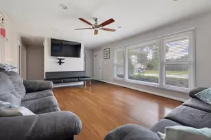 1116 Maple Ln, Elk Grove Village, IL 60007 - Photo 5