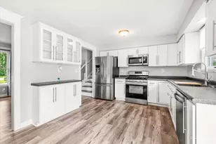 883 Holiday Dr, Lake Holiday, IL 60548 - Photo 9