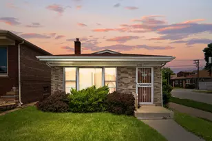 2558 E 93rd St, Chicago, IL 60617 - Photo 1