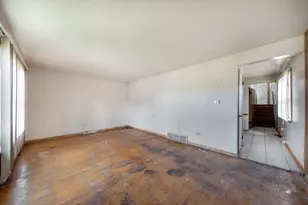2558 E 93rd St, Chicago, IL 60617 - Photo 15