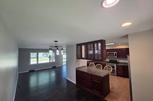 668 Lee Dr, Crystal Lake, IL 60014 - Photo 5