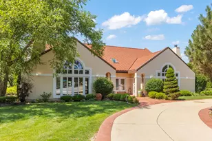 8170 Lake Ridge Dr, Burr Ridge, IL 60527 - Photo 3