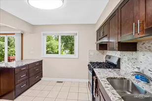 32 W Schubert Ave, Glendale Heights, IL 60139 - Photo 9