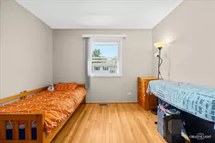 32 W Schubert Ave, Glendale Heights, IL 60139 - Photo 11