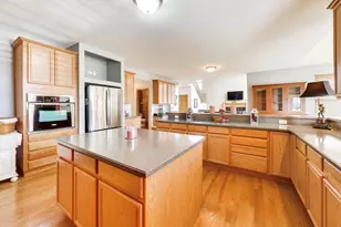 7 Fairhaven Ct, Lake in the Hills, IL 60156 - Photo 9