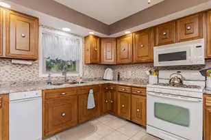 1604 6 Points Rd, Bloomington, IL 61701 - Photo 9