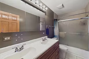 4595 Zeppelin Dr, Hanover Park, IL 60133 - Photo 9