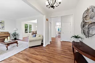 1 Fernwood Ct, Algonquin, IL 60102 - Photo 3
