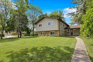 501 Lafayette Ln, Hoffman Estates, IL 60169 - Photo 3