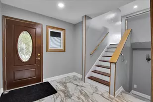 501 Lafayette Ln, Hoffman Estates, IL 60169 - Photo 9