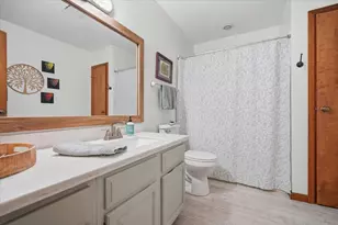 151 Manor Cir, Bloomington, IL 61701 - Photo 15