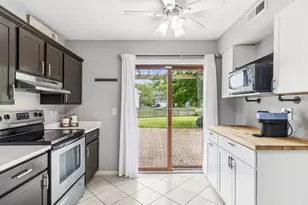 2352 Blue Spruce Ln, Aurora, IL 60502 - Photo 15
