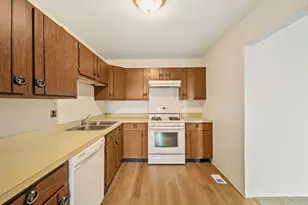 4 Mason St, Bensenville, IL 60106 - Photo 3