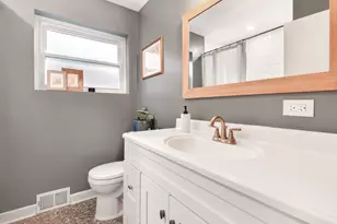 5754 N Christiana Ave, Chicago, IL 60659 - Photo 11
