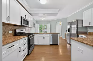 1051 W Sutton Ct, Palatine, IL 60067 - Photo 11