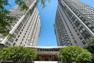 5701 N Sheridan Rd, Chicago, IL 60660 - Photo 1