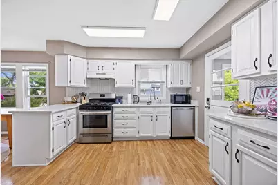 548 Prairie Avenue, Downers Grove, IL 60515 - Photo 11